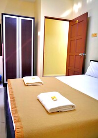 OYO 90159 Zahaar Hotel