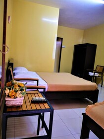 OYO 90159 Zahaar Hotel