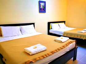 OYO 90159 Zahaar Hotel