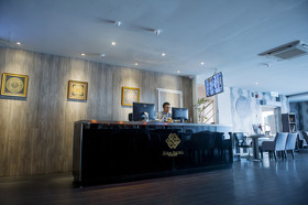 Apple Hotel