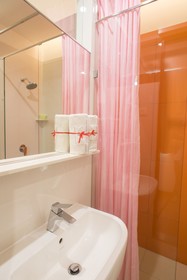 Yan Hotel