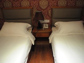 Queens City Hotel