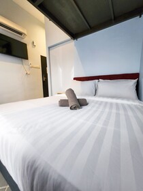 Mac Hotel By Sky Hive