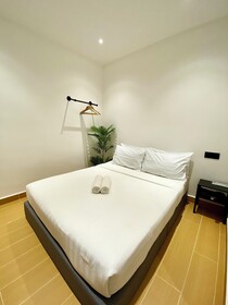 The 6N By Sky Hive