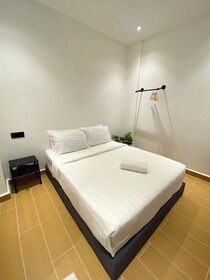 The 6N By Sky Hive