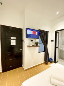 The 6N By Sky Hive