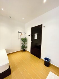 The 6N By Sky Hive