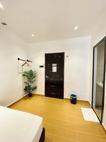 The 6N By Sky Hive