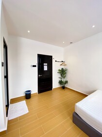 The 6N By Sky Hive