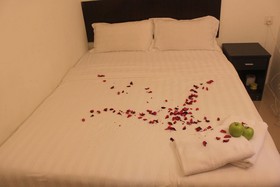 Apple 1 Hotel Budget