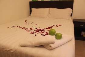 Apple 1 Hotel Budget