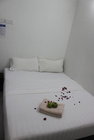 Apple 1 Hotel Budget
