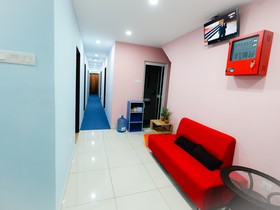 Colour Hotel by ZEN Rooms
