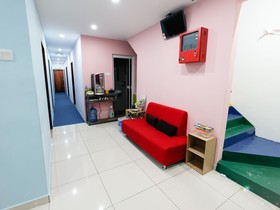 Colour Hotel by ZEN Rooms