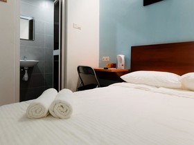 Colour Hotel by ZEN Rooms