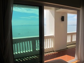 Luxury Suites @ Straits Quay