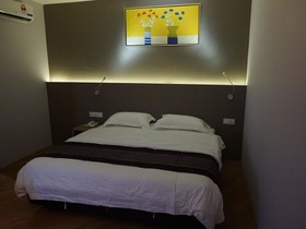 Super 8 bayan baru