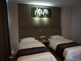 Super 8 bayan baru