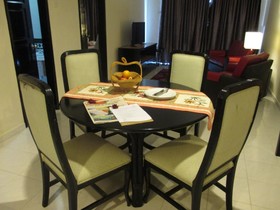 Leisure Cove Hotel & Apartment
