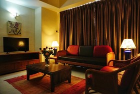 Leisure Cove Hotel & Apartment