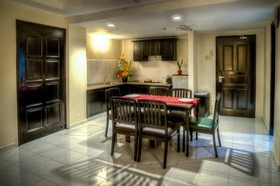 Leisure Cove Hotel & Apartment