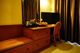 Leisure Cove Hotel & Apartment