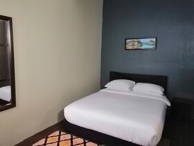 Pine Boutique Batu Gajah