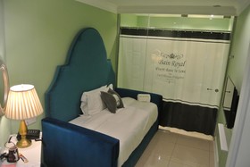 1 Day Car Hotel Station 18