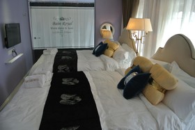 1 Day Car Hotel Station 18