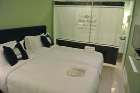 1 Day Car Hotel Station 18