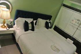 1 Day Car Hotel Station 18