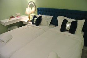 1 Day Car Hotel Station 18