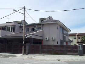 Bercham Vacation House