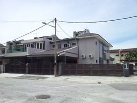 Bercham Vacation House
