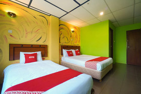 DJ Hotel Lumut by OYO Rooms