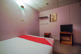 DJ Hotel Lumut by OYO Rooms
