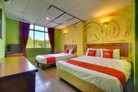 DJ Hotel Lumut by OYO Rooms