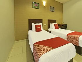 M Three Hotel by OYO