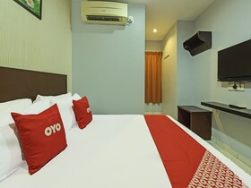 M Three Hotel by OYO