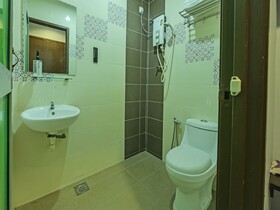 M Three Hotel by OYO