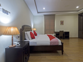 Capital O 90653 Maxwell Inn Boutique Hotel