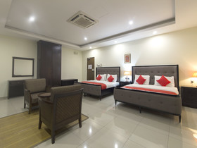 Capital O 90653 Maxwell Inn Boutique Hotel