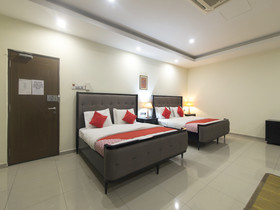 Capital O 90653 Maxwell Inn Boutique Hotel