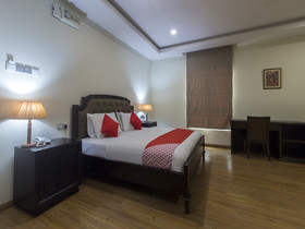 Capital O 90653 Maxwell Inn Boutique Hotel