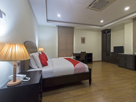 Capital O 90653 Maxwell Inn Boutique Hotel