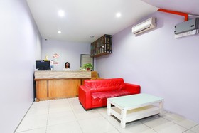 De Hotel by OYO Rooms