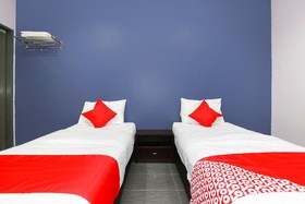 De Hotel by OYO Rooms
