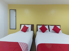 Lux Hotel by OYO Rooms