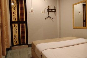V Hotel by OYO