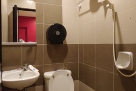 V Hotel by OYO